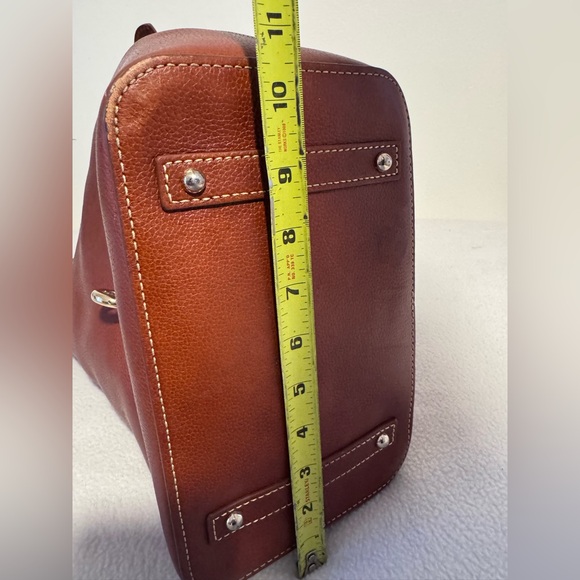 Dooney & Bourke Florentine Lily Bucket shoulder bag caramel/natural brown - Picture 8 of 9